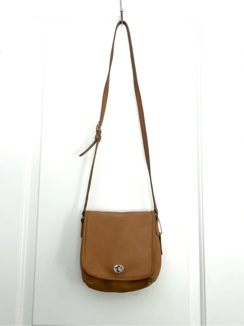 Vintage Coach Legacy Champion 9076 Turnlock Flap Crossbody bag